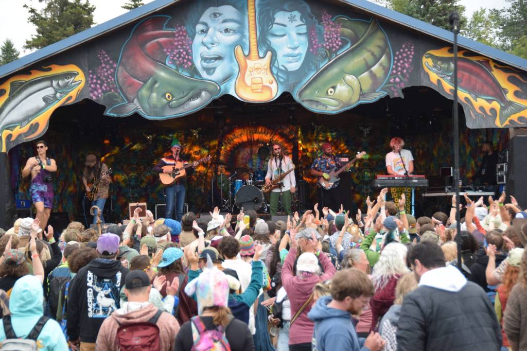 Salmonfest-goers crowd in front of the Ocean Stage during Blackwater Railroad Companys performance on Saturday, Aug. 2, 2025, at the Kenai Peninsula Fairgrounds in Ninilchik, Alaska. (Delcenia Cosman/Homer News)