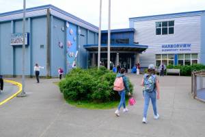 Photo by Corinne Smith/Alaska Beacon 
Students arrive for the first day of school at Harborview Elementary School in Juneau on Aug. 15, 2025. Longtime school administrator Molly Yerkes will be taking over as the principal for Harborview Elementary School and the Tlingit Culture, Language and Literacy Program